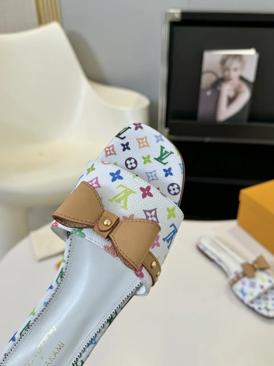 👟👟Ex-factory price 320👟👟 Genuine leather sole +40 Louis Vuitton, 1:1 advanced customization upper, fabric: customized LV special fabric, lining: sheepskin, original molding hardware, code number: 35-42, order with pictures, welcome to send pictures to place an order,